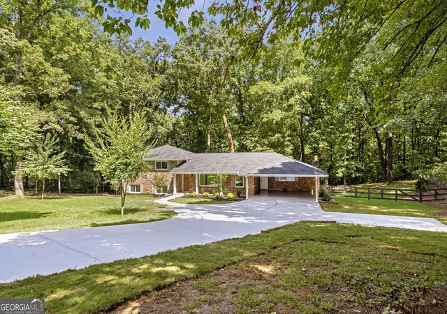 2nd image of 1891 Silver Hill Rd, Stone Mountain, GA 30087 | MLS# 10827966