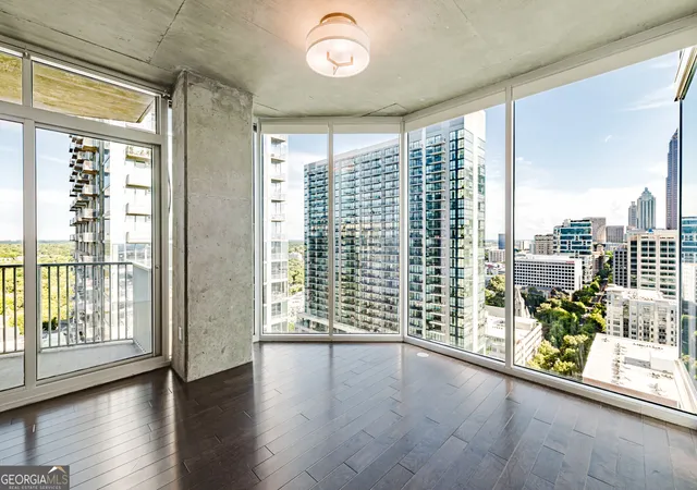 Photo 4 of Condo for sale at 860 Peachtree St NE #2202, Atlanta, GA 30308 | MLS# 10820551 | Listing updated on 2026-09-25