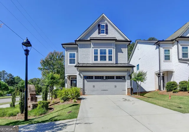 Photo 3 of Single family home for sale at 3240 Herald Dr, Scottdale, GA 30079 | MLS# 10826907 | Listing updated on 2026-08-30