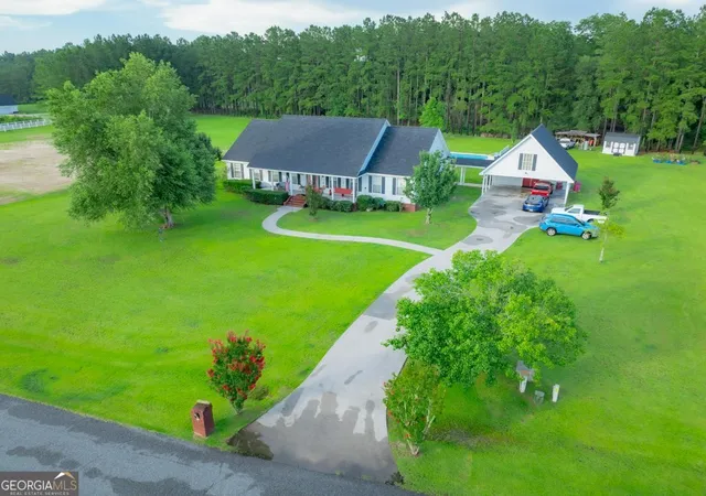 Homes for sale in Blackshear, GA | 1318 Whitney Lake Rd, Blackshear, GA 31516 | MLS# 10800357