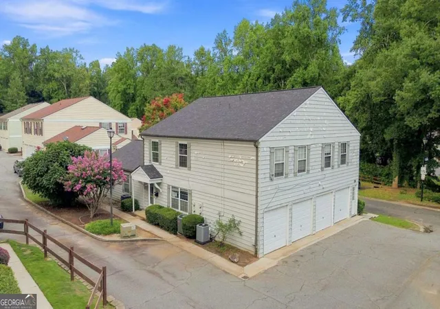 Photo 2 of Sale Pending at 1392 Old Coach Rd Sw, Marietta, GA 30008 | MLS# 10824445 | Listing updated on 2026-09-18