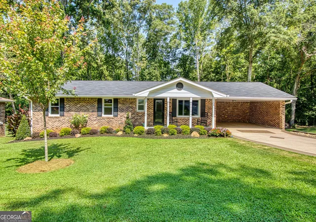 1st image of 27 Lynhaven Dr, Newnan, GA 30263 | MLS# 10800907