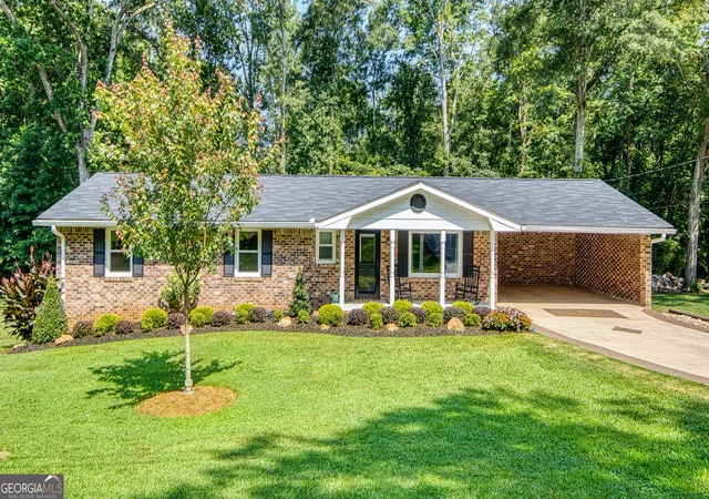 3rd image of 27 Lynhaven Dr, Newnan, GA 30263 | MLS# 10800907