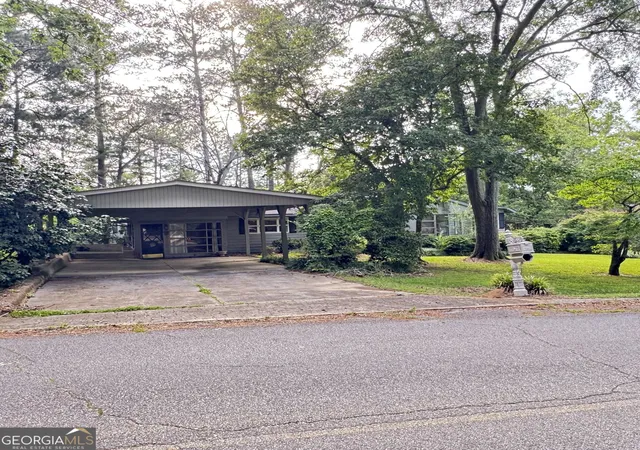 Homes for sale in Centre, AL | 207 Iris Dr, Centre, AL 35960 | MLS# 10775060
