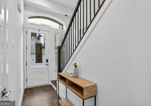 Photo 4 of Single family home for sale at 513 Broadview Pl Ne, Atlanta, GA 30324 | MLS# 10827481 | Listing updated on 2026-08-31