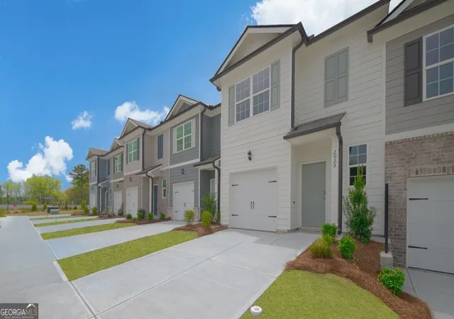 Photo 2 of Sale Pending at 2025 Roseleigh Dr, Douglasville, GA 30134 | MLS# 10825503 | Listing updated on 2026-09-11