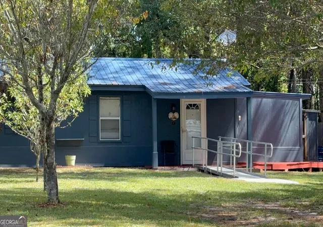Photo 2 of Single family home for sale at 704 Bay St, Waycross, GA 31501 | MLS# 10836392 | Listing updated on 2026-09-14