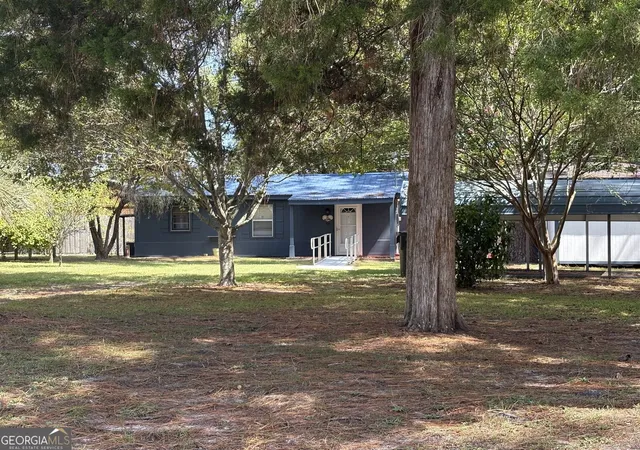 Photo 3 of Single family home for sale at 704 Bay St, Waycross, GA 31501 | MLS# 10836392 | Listing updated on 2026-09-14
