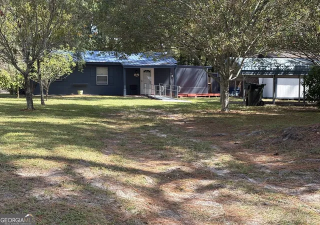 Photo 3 of Single family home for sale at 704 Bay St, Waycross, GA 31501 | MLS# 10836392 | Listing updated on 2026-09-14
