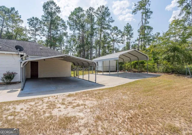 Photo 3 of Single family home for sale at 301 Ridge Ln, Douglas, GA 31533 | MLS# 10609900 | Listing updated on 2026-06-25