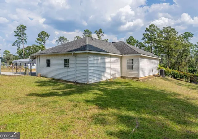 Photo 4 of Single family home for sale at 301 Ridge Ln, Douglas, GA 31533 | MLS# 10609900 | Listing updated on 2026-06-25