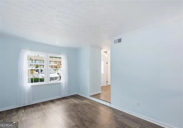Listing Photo 5 - Condo for sale in building located at 2472 Lehaven Dr, Tucker, GA 30084