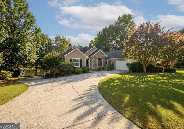 2nd image of 220 Youngs Cir, Fayetteville, GA 30215 | MLS# 10806424