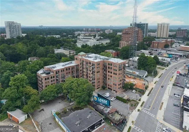 Listing Photo 2 - Condo for sale in building located at 3235 Roswell Rd Ne, Atlanta, GA 30305 - Unit #1021