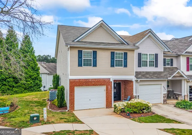 Homes for sale in Flowery Branch, GA | 4830 Zephyr Cove Pl, Flowery Branch, GA 30542 | MLS# 10762404