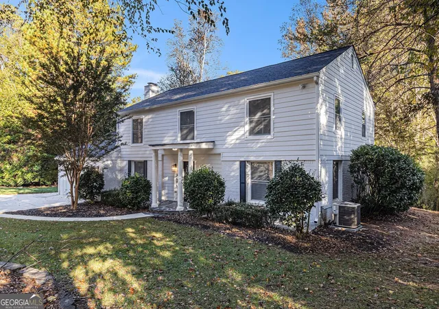 Photo 3 of Sale Pending at 3695 Fox Hills Dr Se, Marietta, GA 30067 | MLS# 10834153 | Listing updated on 2026-09-02
