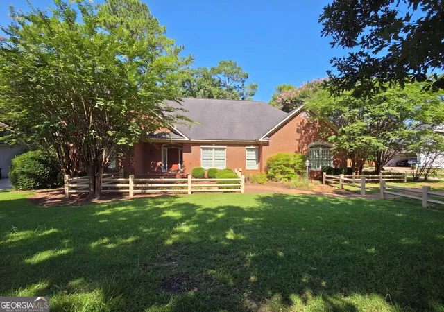 Single family home for sale at 2109 Cumberland Ln, Albany, GA 31721 | MLS# 10831963