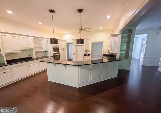Photo 2 of Single family home for sale at 2109 Cumberland Ln, Albany, GA 31721 | MLS# 10831963 | Listing updated on 2026-09-06