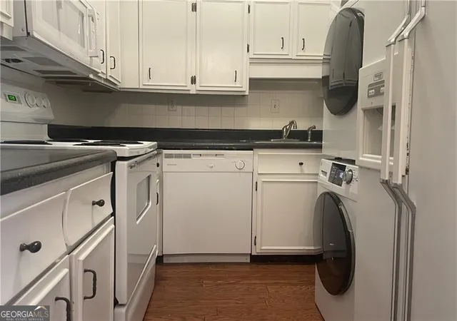 Homes for sale in Atlanta, GA | 3060 Pharr Court North Nw #123, Atlanta, GA 30305 | MLS# 10632249