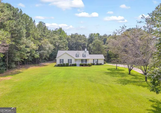 3rd image of 1102 Carl Bethlehem Rd, Winder, GA 30680 | MLS# 10816140