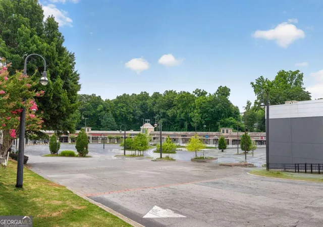 Listing Photo 2 - Condo for sale in building located at 2499 Peachtree Rd Ne, Atlanta, GA 30305 - Unit #508