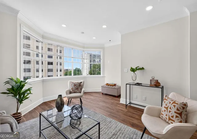 Listing Photo 4 - Condo for sale in building located at 2499 Peachtree Rd Ne, Atlanta, GA 30305 - Unit #508
