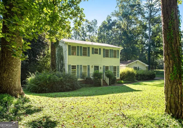 Photo 3 of Single family home for sale at 1255 Lake Charles Dr, Roswell, GA 30075 | MLS# 10832037 | Listing updated on 2026-09-07