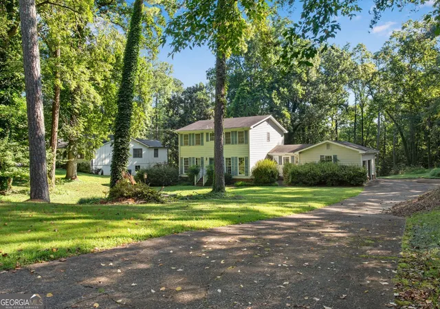 Photo 3 of Single family home for sale at 1255 Lake Charles Dr, Roswell, GA 30075 | MLS# 10832037 | Listing updated on 2026-09-07