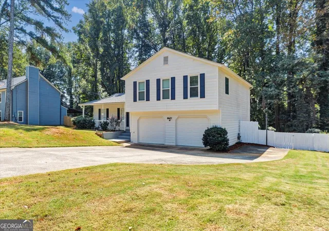 Photo 3 of Single family home for sale at 140 Leigh Kay Dr, Lawrenceville, GA 30046 | MLS# 10736294 | Listing updated on 2026-05-10