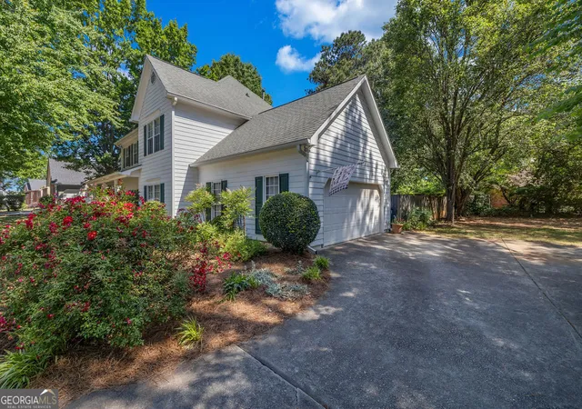 Photo 3 of Single family home for sale at 1633 Brentwood Xing Se, Conyers, GA 30013 | MLS# 10768774 | Listing updated on 2026-09-11
