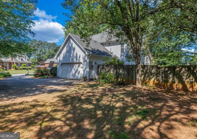 Photo 3 of Single family home for sale at 1633 Brentwood Xing SE, Conyers, GA 30013 | MLS# 10768774 | Listing updated on 2026-09-11