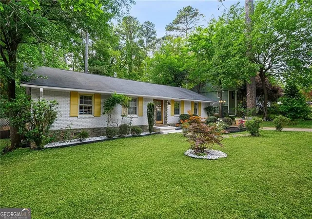 Photo 2 of Single family home for sale at 2570 Spring Dr Se, Smyrna, GA 30080 | MLS# 10830568 | Listing updated on 2026-09-18