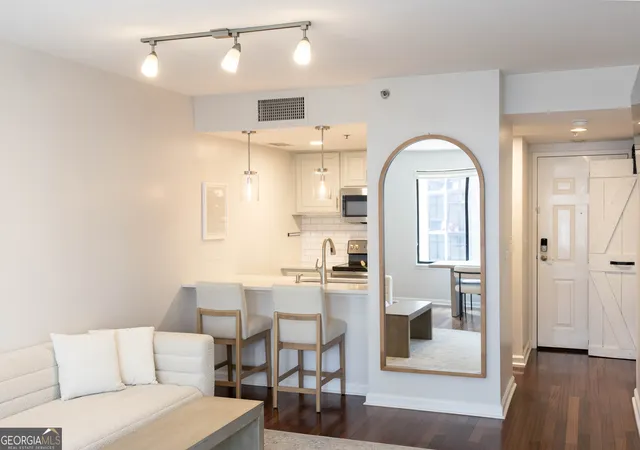 Photo 4 of Condo for sale at 3481 Lakeside Dr NE #804, Atlanta, GA 30326 | MLS# 10818111 | Listing updated on 2026-08-17
