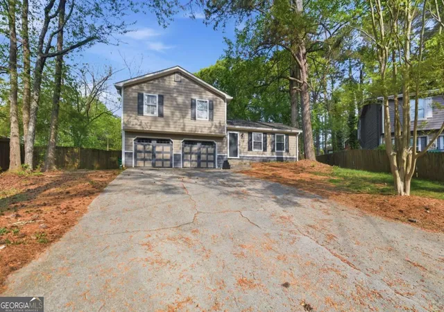 Photo 3 of Sale Pending at 1169 Dustin Ct, Stone Mountain, GA 30088 | MLS# 10729821 | Listing updated on 2026-07-07
