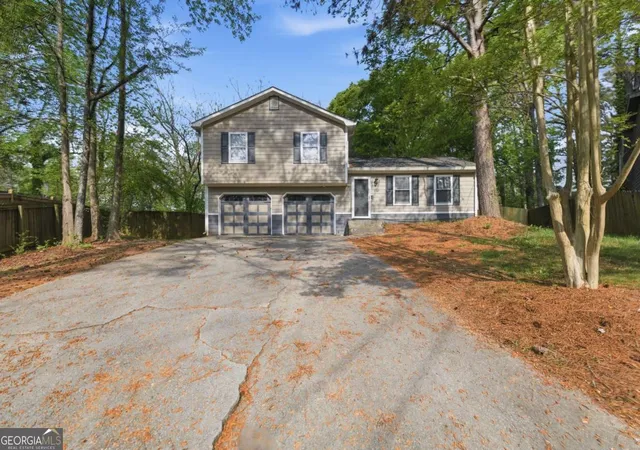 Photo 4 of Sale Pending at 1169 Dustin Ct, Stone Mountain, GA 30088 | MLS# 10729821 | Listing updated on 2026-07-07