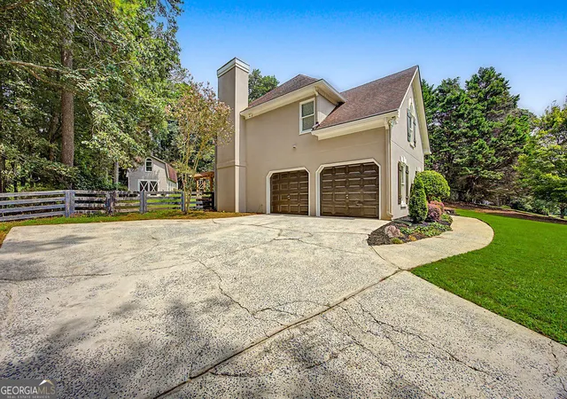 Photo 2 of Single family home for sale at 2590 Grassview Dr, Milton, GA 30004 | MLS# 10834935 | Listing updated on 2026-09-11