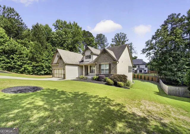 2nd image of 1875 Alcovy Trails Dr Dr, Dacula, GA 30019 | MLS# 10795623