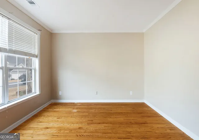 Photo 4 of Single family home for sale at 3028 Hallman Cir Sw, Marietta, GA 30064 | MLS# 10653251 | Listing updated on 2026-04-12
