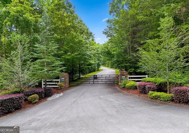 Photo 26 of Single family home for sale at 320 E Ridge Ln, Ellijay, GA 30536 | MLS# 10808443 | Listing updated on 2026-08-31