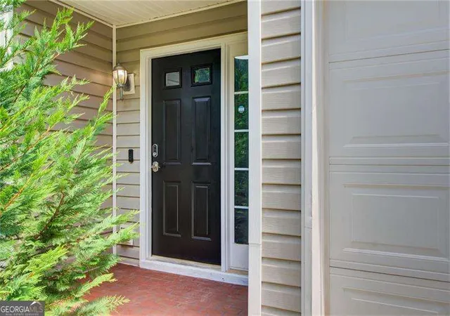 Photo 2 of Single family home for sale at 2470 Stonegate Dr Nw, Acworth, GA 30101 | MLS# 10810818 | Listing updated on 2026-08-05