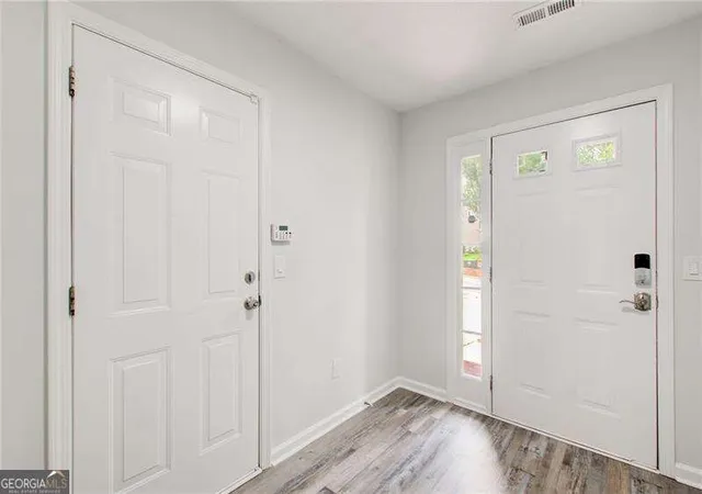 Photo 3 of Single family home for sale at 2470 Stonegate Dr Nw, Acworth, GA 30101 | MLS# 10810818 | Listing updated on 2026-08-05
