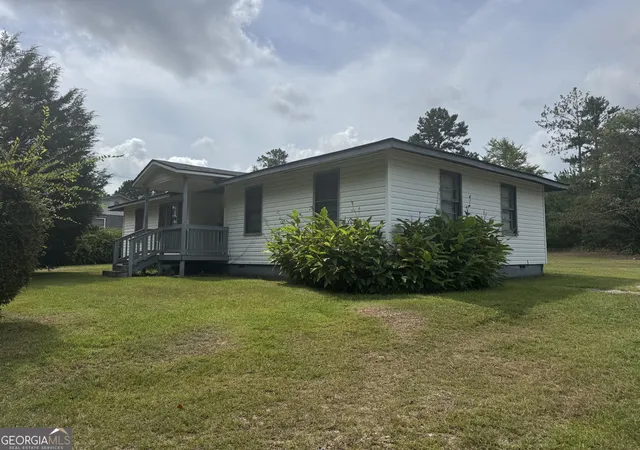 Photo 2 of Sale Pending at 118 Old Stage Dr, Milledgeville, GA 31061 | MLS# 10836608 | Listing updated on 2026-09-15