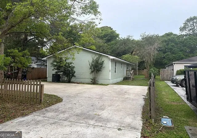 Single family home for sale at 215 Nesmith Ave, Saint Augustine, FL 32084 | MLS# 10757754 | Listing updated on 2026-05-05