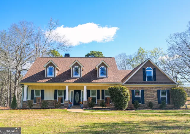 Photo 3 of Single family home for sale at 135 Fischer Spur Rd, Newnan, GA 30265 | MLS# 10809685 | Listing updated on 2026-10-06