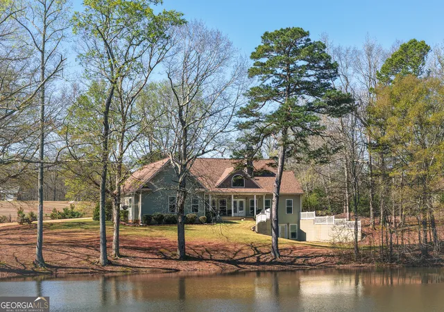 Photo 3 of Single family home for sale at 135 Fischer Spur Rd, Newnan, GA 30265 | MLS# 10809685 | Listing updated on 2026-10-09