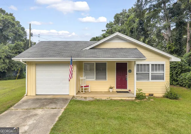 1st image of 514 S Broad St, Toccoa, GA 30577 | MLS# 10817766