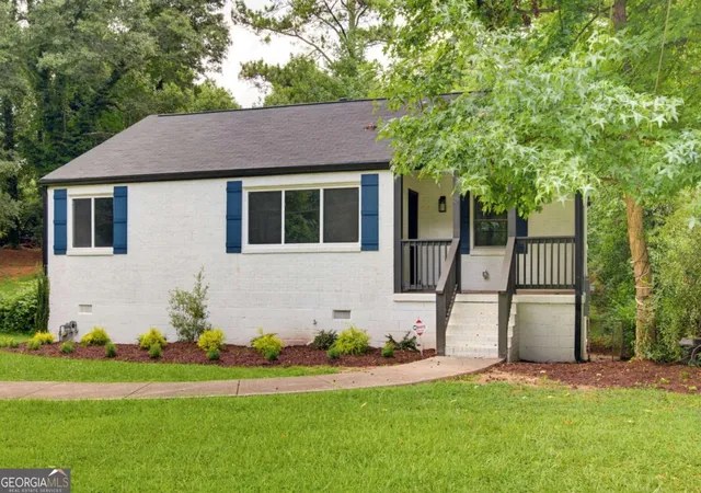 3rd image of 1815 Venetian Dr Sw, Atlanta, GA 30311 | MLS# 10826514