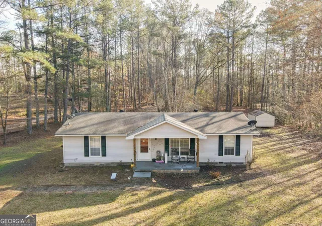 Photo 3 of Sale Pending at 3986 Corinth Rd, Newnan, GA 30263 | MLS# 10650626 | Listing updated on 2026-02-04