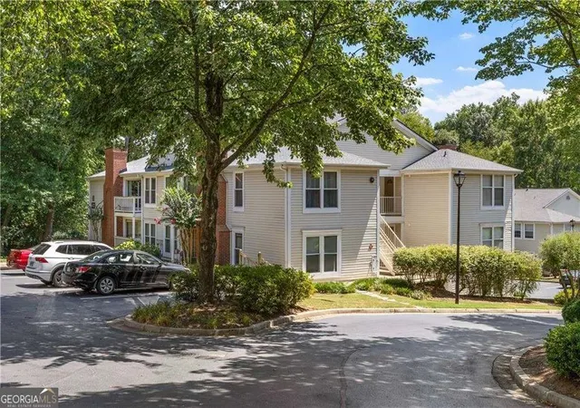 Listing Photo 2 - Condo for sale in building located at 1483 Kys Xing Dr NE, Brookhaven, GA 30319