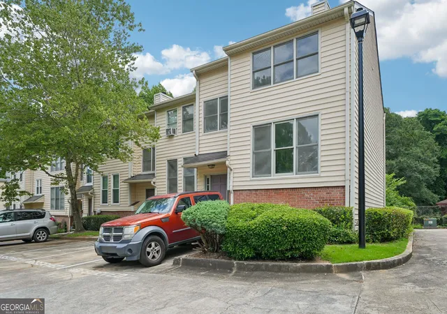 Photo 4 of Sale Pending at 19 Belmonte Ct Sw, Atlanta, GA 30311 | MLS# 10812561 | Listing updated on 2026-08-28